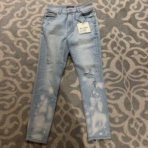 Never worn, size 26 DL1961 farrow cropped Goodwin jeans, light